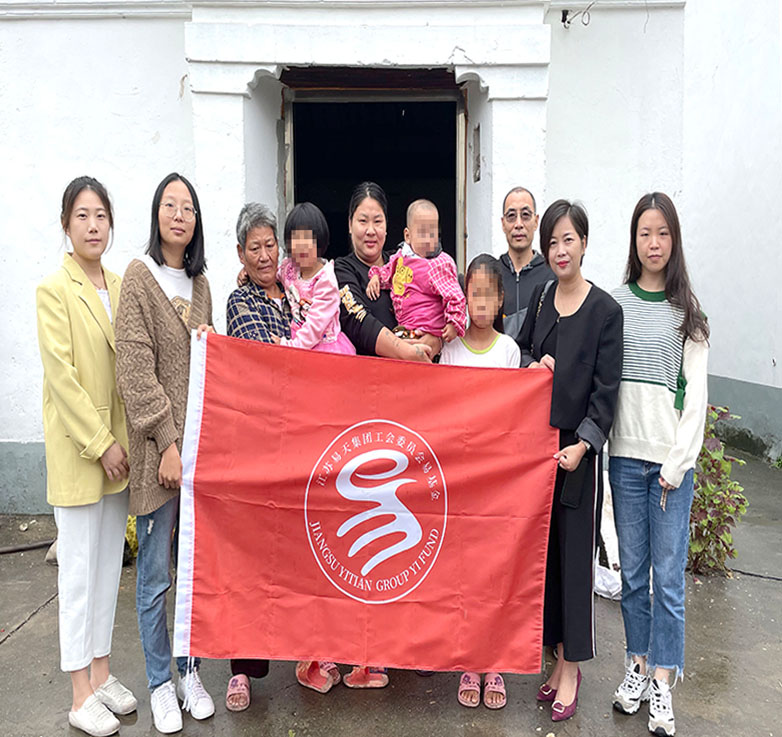 真情暖成长·爱心筑未来 —— 4001老百汇网站,4001老百汇平台,4001老百汇官方网站集团工会“易·基金”慰问邹区贫困学子